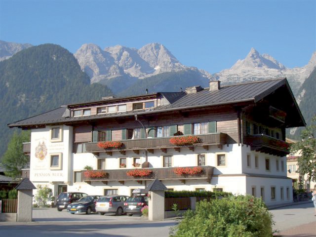 Pension Auer - Appartements mit Bergblick in Lofer