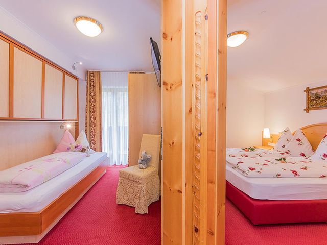 Hotel-Pension-Appartements Ötzmooshof