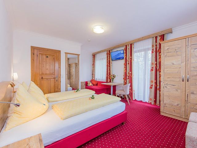 Hotel-Pension-Appartements Ötzmooshof