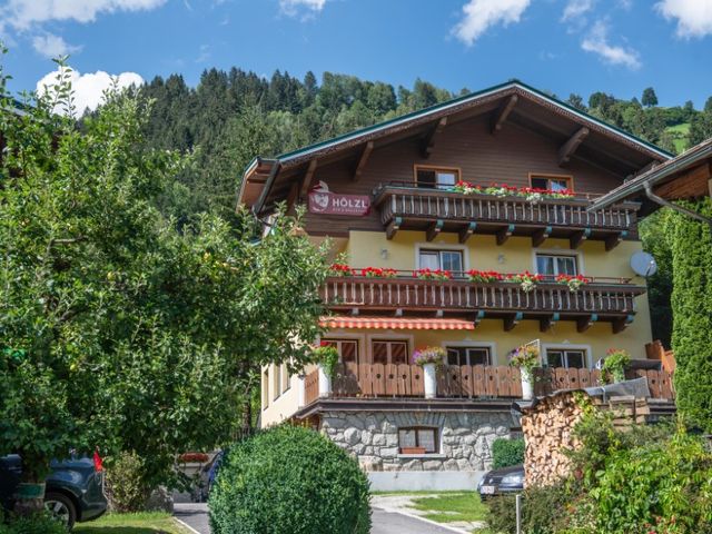 Hölzl Bed & Breakfast