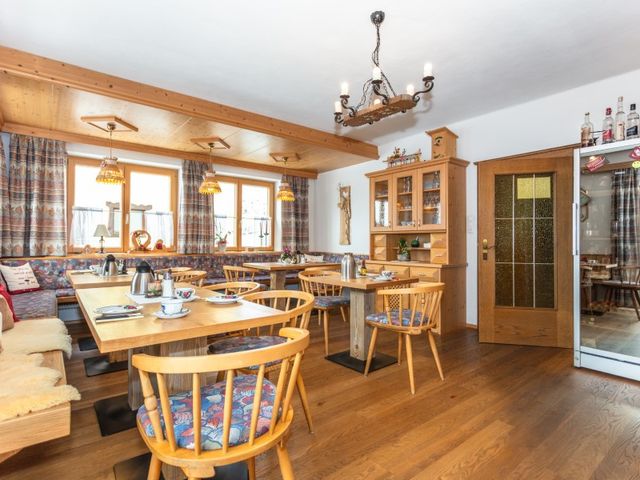 Hölzl Bed & Breakfast