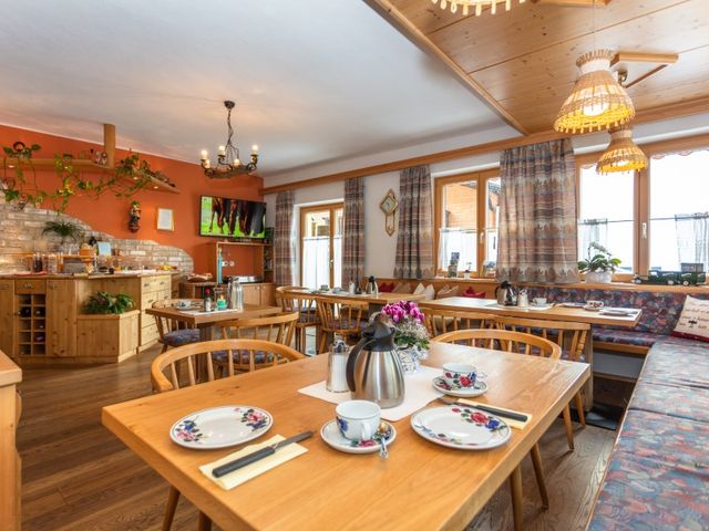 Hölzl Bed & Breakfast