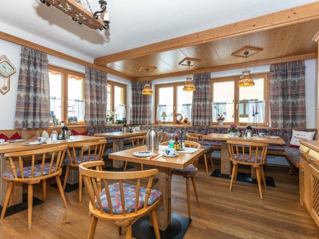 Hölzl Bed & Breakfast