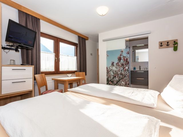 Hölzl Bed & Breakfast